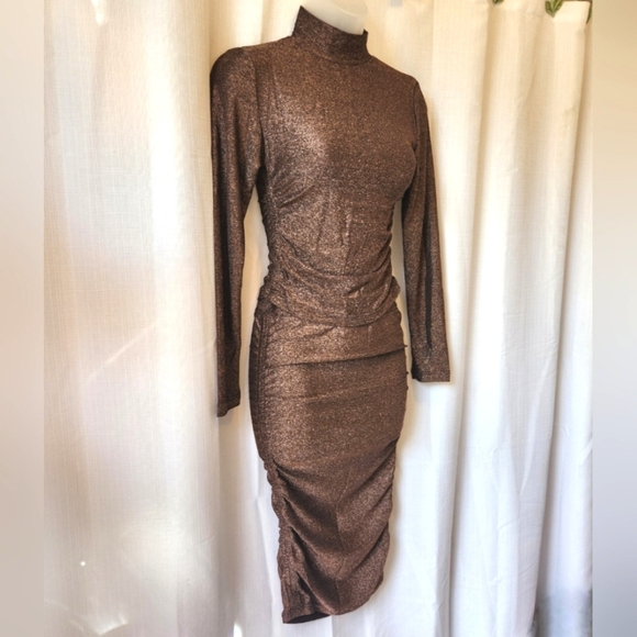 BB Dakota 2 Piece Side Hustle Glittery Metallic Rose Gold Top & Skirt Set Size S - Picture 6 of 9